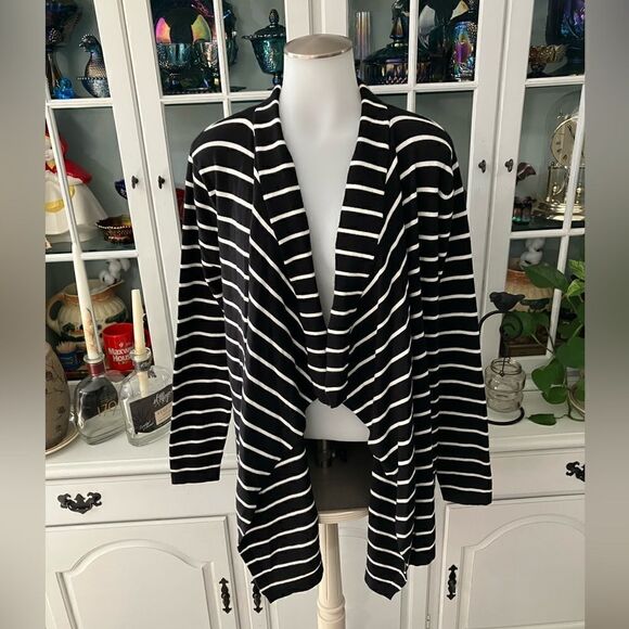 Staccato Black & White Cardigan Size Large Cascading Front - Picture 3 of 8